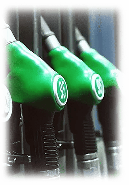 Zapfpistolen an einer Tankstelle